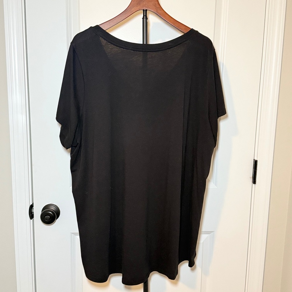 Torrid Classic Fit Black V-Neck Short Sleeve T-Shirt Plus Size 5X - Picture 3 of 6